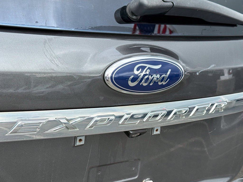 Used 2015 Ford Explorer Limited w/ Equipment Group 302A AWD/4WD image 20
