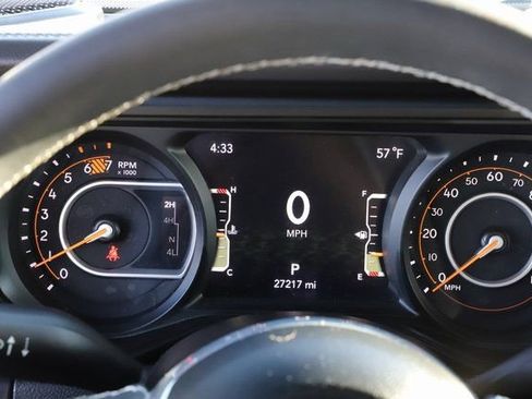 Used 2025 Jeep Wrangler Sahara image 25