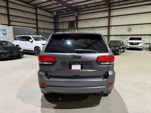 Used 2018 Jeep Grand Cherokee Altitude AWD/4WD image 6
