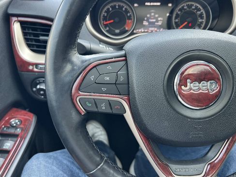 Used 2015 Jeep Cherokee Limited AWD/4WD image 26