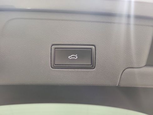 Used 2021 Volkswagen Atlas Cross Sport SE image 11