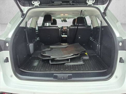 Used 2022 Toyota Highlander Limited FWD image 6