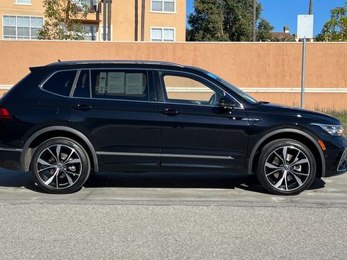 Certified 2022 Volkswagen Tiguan SEL R-Line image 3