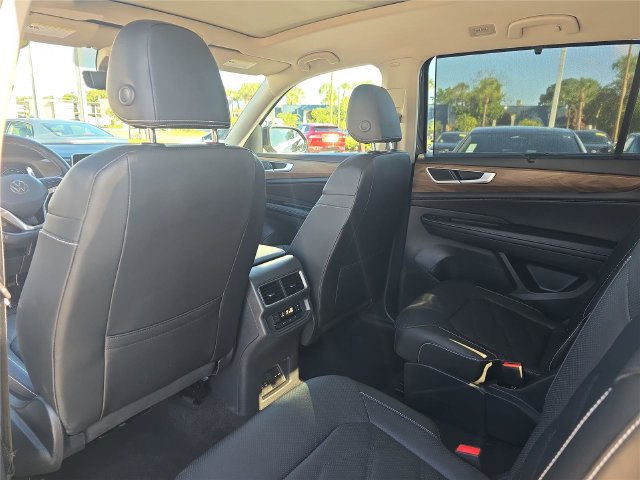 Used 2024 Volkswagen Atlas SE w/ Panoramic Sunroof Package FWD image 14