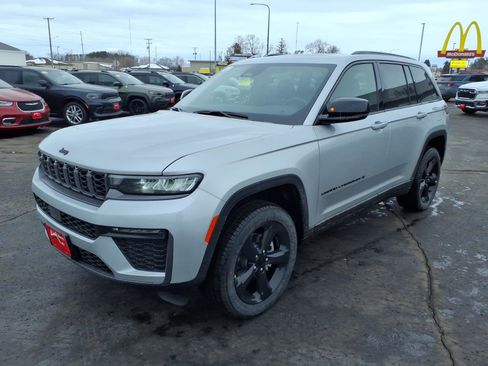 New 2026 Jeep Grand Cherokee Limited w/ Limited Altitude Package AWD/4WD image 5