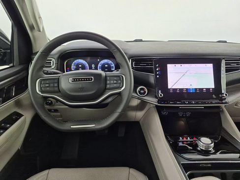 Certified 2024 Jeep Wagoneer Series II w/ Flexible Seating Group AWD/4WD image 32