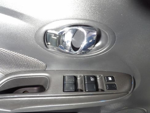 Used 2018 Nissan Versa SV FWD image 7