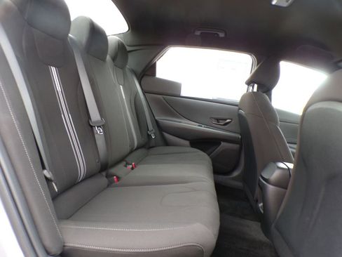Used 2025 Hyundai Elantra Sport image 15