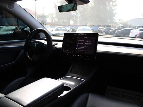 Used 2023 Tesla Model Y Long Range image 29