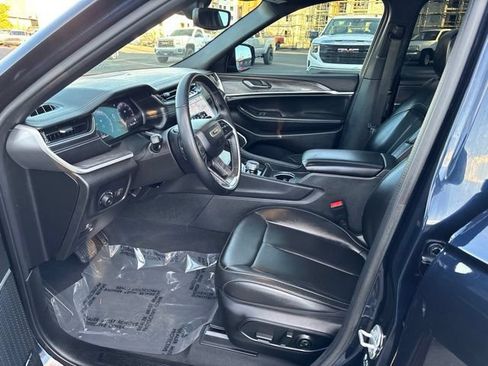 Used 2024 Jeep Grand Cherokee L Limited w/ Black Appearance Package AWD/4WD image 11