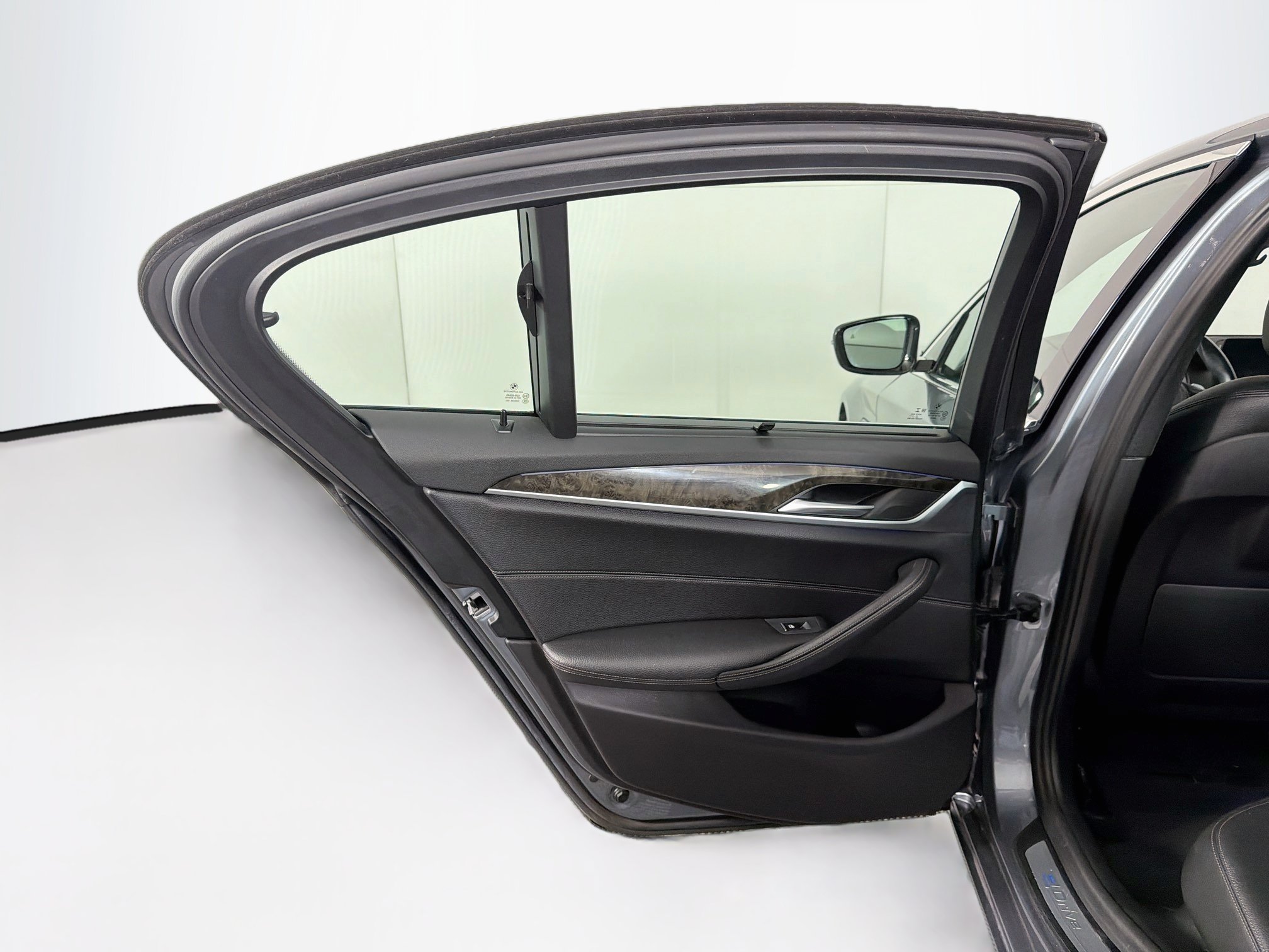 Used 2018 BMW 530e RWD image 27