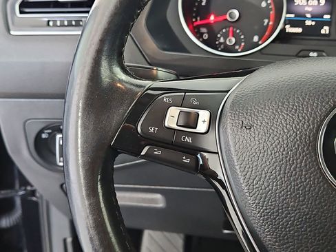 Used 2018 Volkswagen Tiguan SE image 23