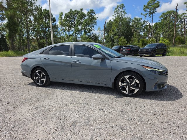 Used 2022 Hyundai Elantra Limited FWD image 2