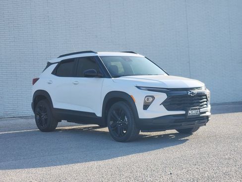New 2026 Chevrolet TrailBlazer LT w/ Midnight Edition FWD image 2