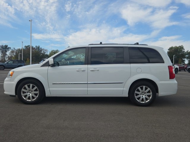 Used 2016 Chrysler Town & Country Touring FWD image 14