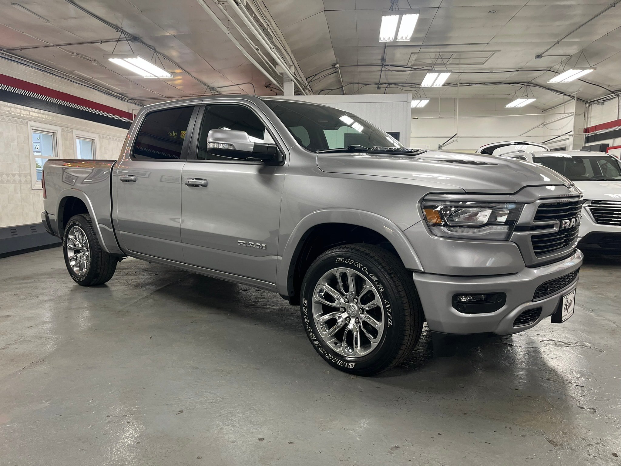 Used 2022 RAM 1500 Laramie w/ Sport Appearance Package AWD/4WD image 11