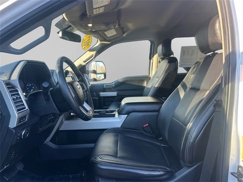 Used 2017 Ford F250 Lariat w/ Chrome Package image 9