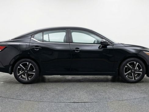 Used 2025 Nissan Sentra SV FWD image 11