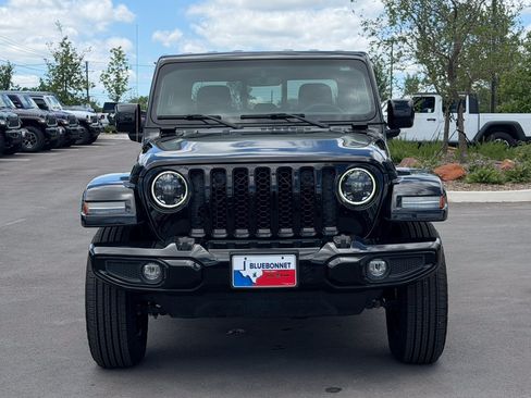 Used 2023 Jeep Gladiator Overland AWD/4WD image 2