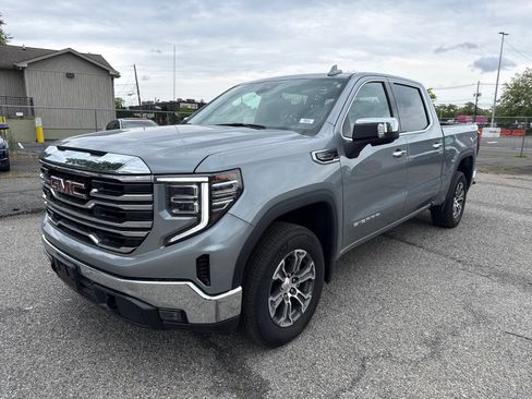 Used 2026 GMC Sierra 1500 SLT AWD/4WD image 3