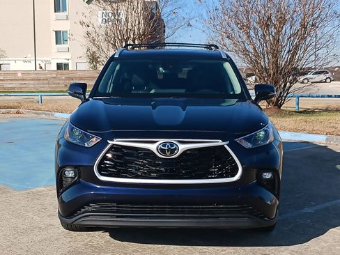 Used 2025 Toyota Highlander XLE image 10