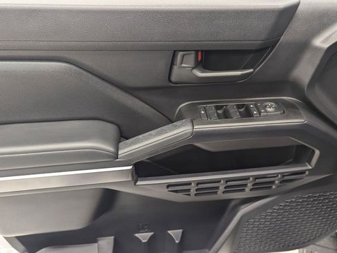 Used 2025 Toyota 4Runner SR5 image 10