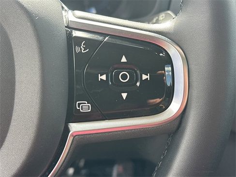 Used 2024 Volvo XC90 B6 Plus image 24