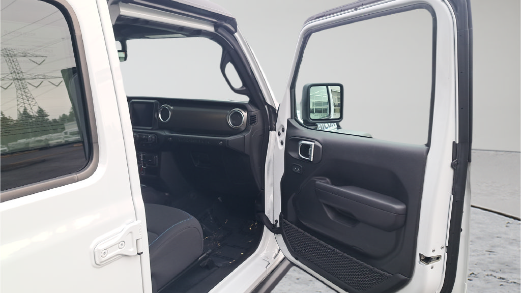 Used 2023 Jeep Wrangler Unlimited Rubicon 4xe AWD/4WD image 27
