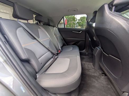 Used 2025 Kia Niro LX FWD image 29