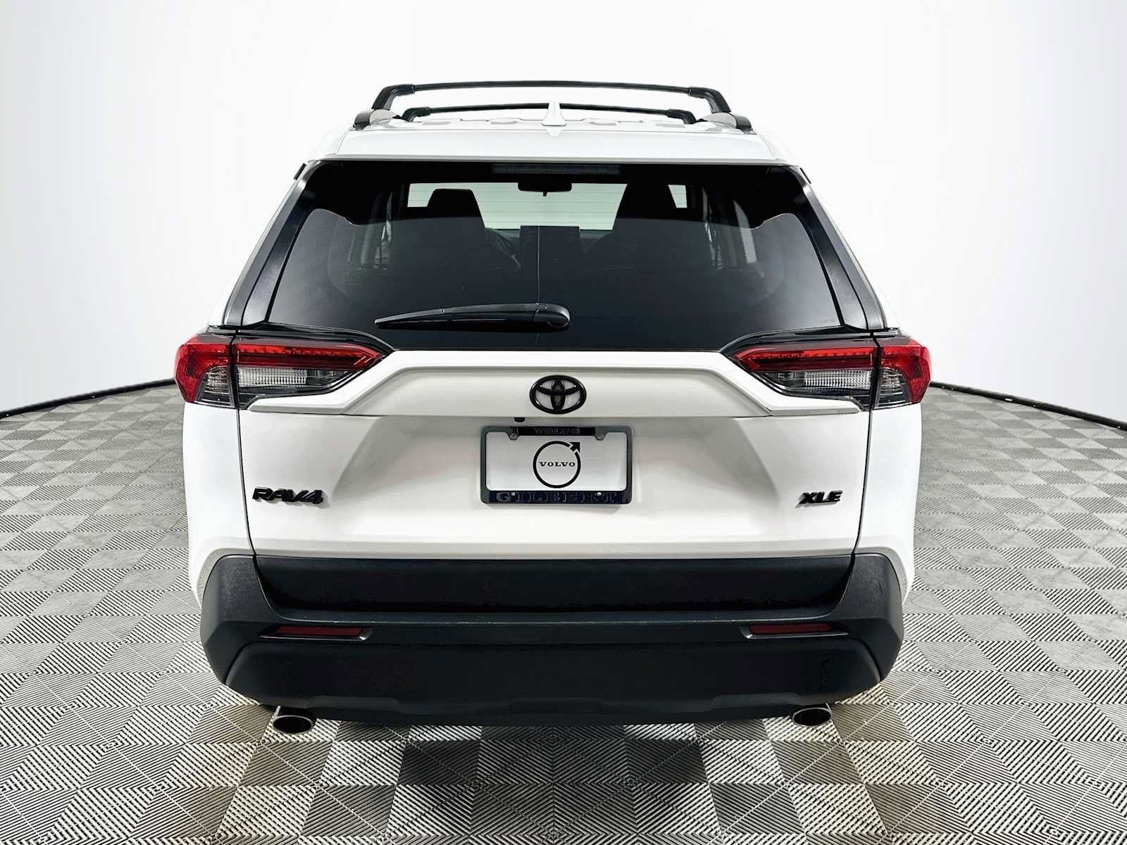 Used 2022 Toyota RAV4 XLE w/ Convenience Package FWD image 6