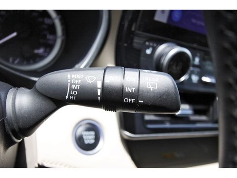 Used 2024 Toyota Highlander XLE FWD image 18