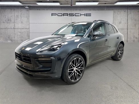 Certified 2023 Porsche Macan AWD/4WD image 1