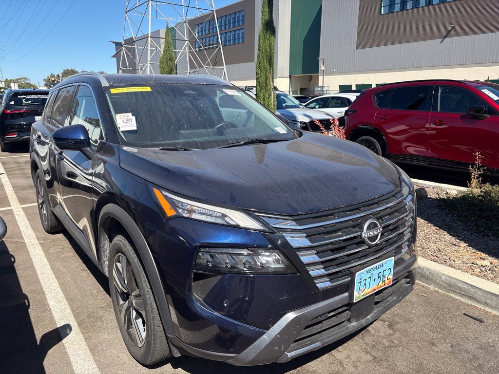 Used 2026 Nissan Rogue SL FWD image 4