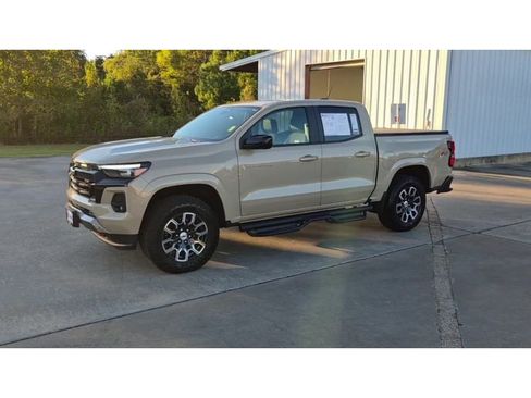 Used 2024 Chevrolet Colorado Z71 w/ Z71 Convenience Package 2 image 4
