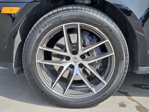 Certified 2025 Porsche Macan image 14