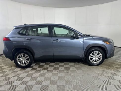 Used 2025 Toyota Corolla Cross L AWD/4WD image 6