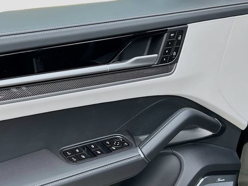 Certified 2026 Porsche Cayenne GTS AWD/4WD image 20