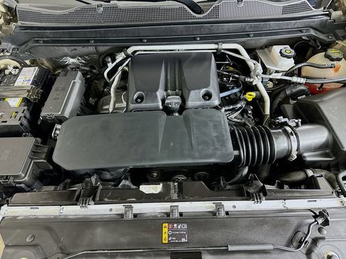 Used 2024 Chevrolet Colorado ZR2 w/ Technology Package AWD/4WD image 30