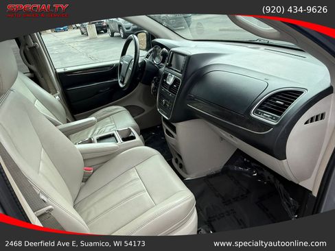 Used 2013 Chrysler Town & Country Touring FWD image 16