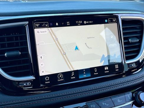 Certified 2024 Chrysler Pacifica Pinnacle image 13