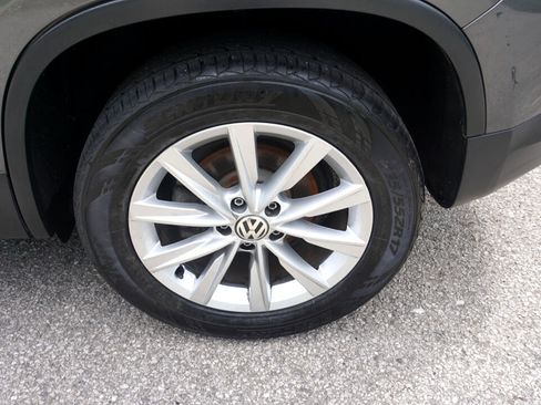 Used 2017 Volkswagen Tiguan Limited w/ Premium Package image 9