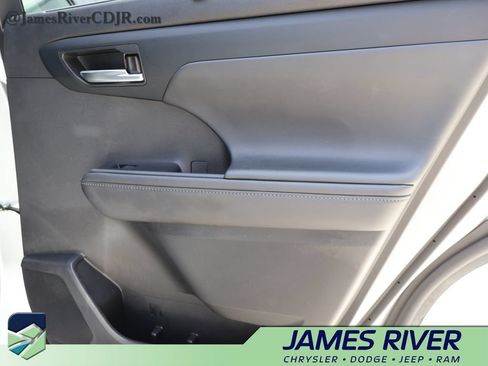 Used 2025 Toyota Highlander XSE AWD/4WD image 11