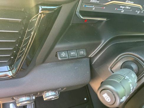 Used 2024 GMC Sierra 1500 AT4 w/ Technology Package AWD/4WD image 13