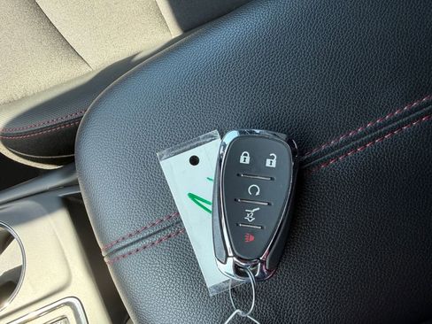 Used 2023 Chevrolet Equinox RS FWD image 18