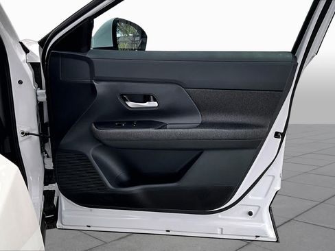 Used 2025 Nissan Kicks SV w/ Charging Package FWD image 23