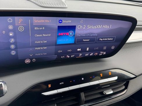 Used 2025 Buick Enclave Avenir w/ Super Cruise Package image 15