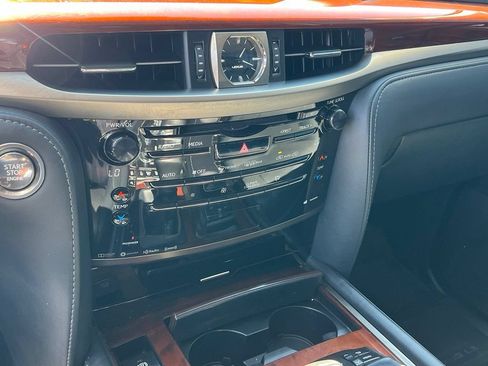 Used 2019 Lexus LX 570 4WD w/ Luxury Package image 23