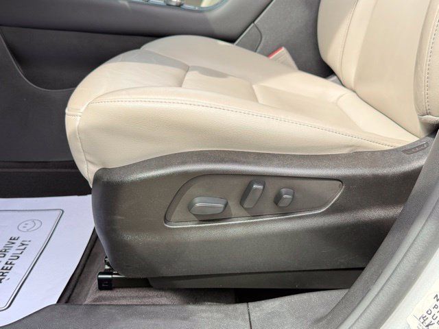 Used 2022 Cadillac XT4 Premium Luxury w/ Safety Alert Package FWD image 13