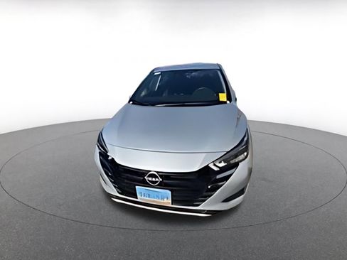 Used 2025 Nissan Versa SV image 2