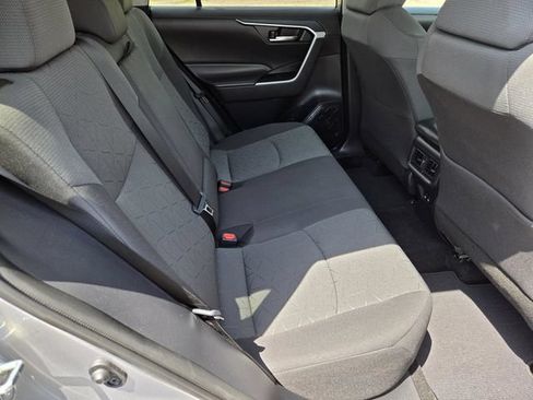 Used 2021 Toyota RAV4 XLE w/ Convenience Package FWD image 30